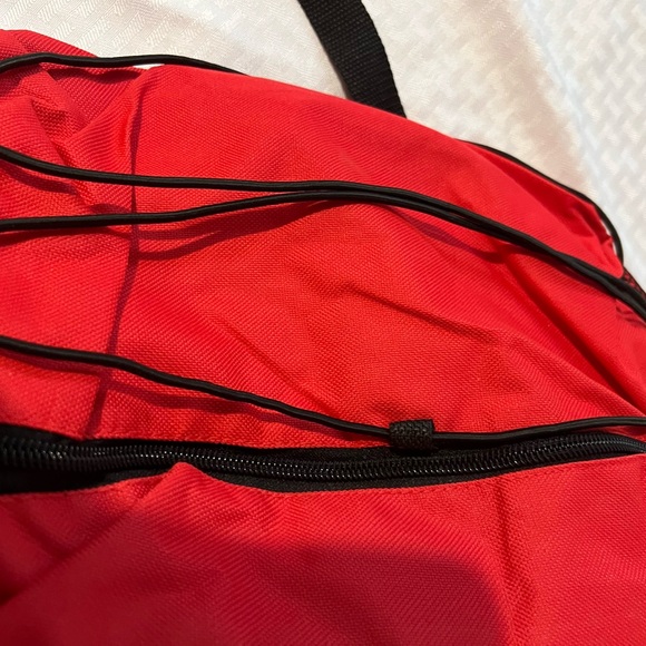 Classic Red Backpack - Picture 4 of 8